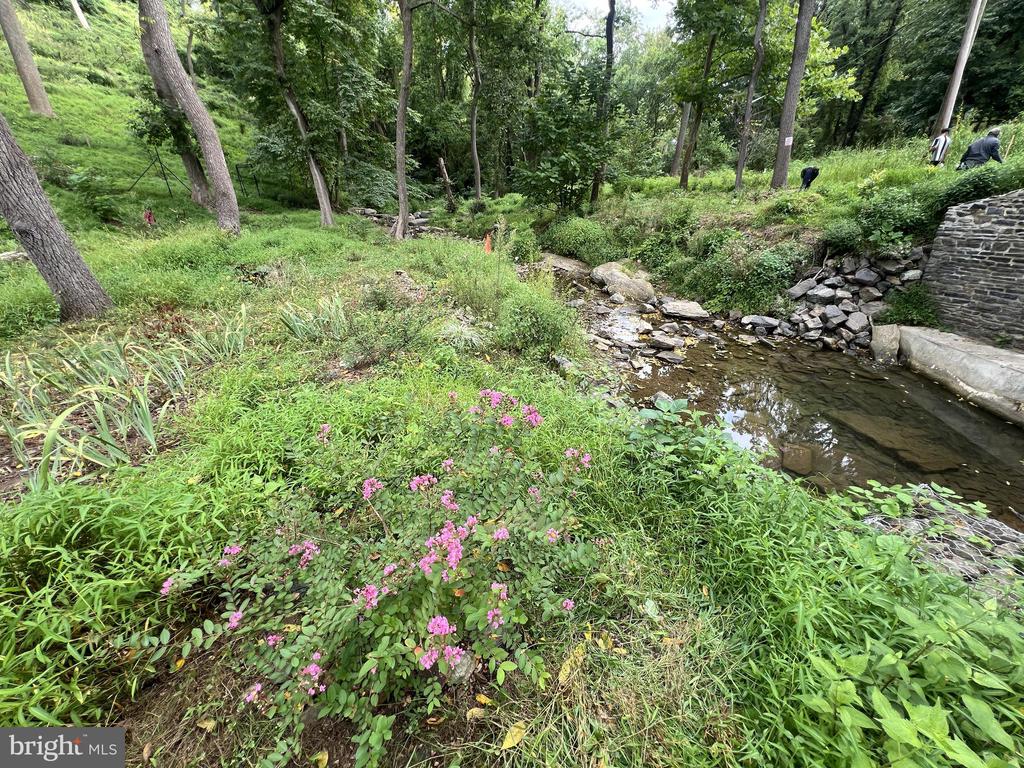 1850 SPRING MILL ROAD