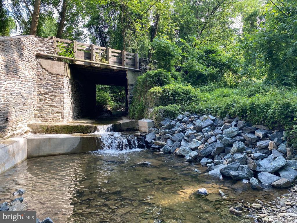 1850 SPRING MILL ROAD