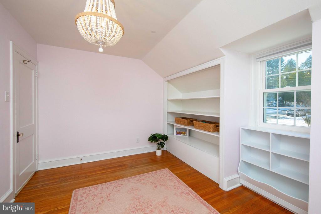 9 WHITEMARSH AVENUE