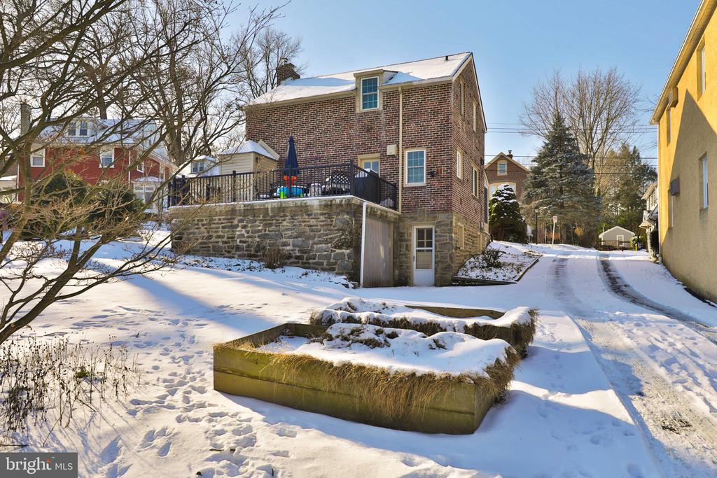 9 WHITEMARSH AVENUE