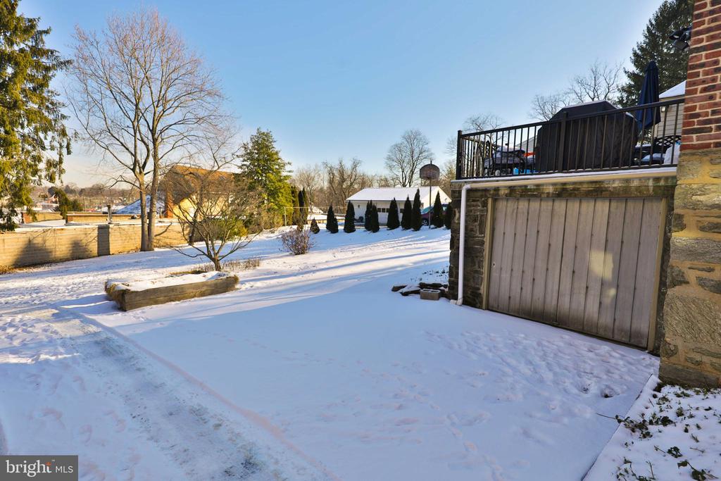 9 WHITEMARSH AVENUE