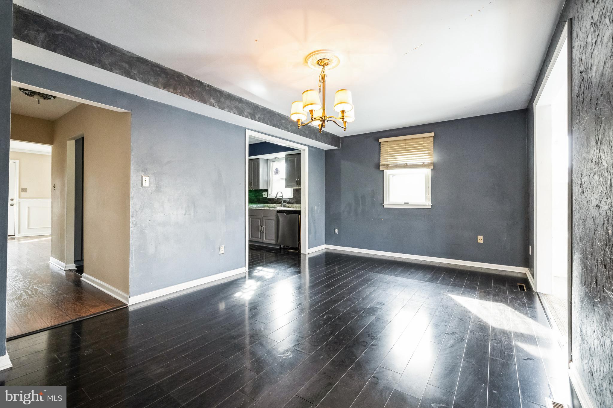 6 VALLEY DRIVE