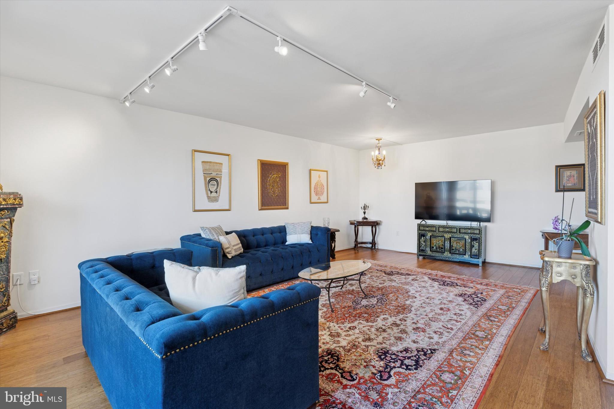 191 PRESIDENTIAL BOULEVARD R720