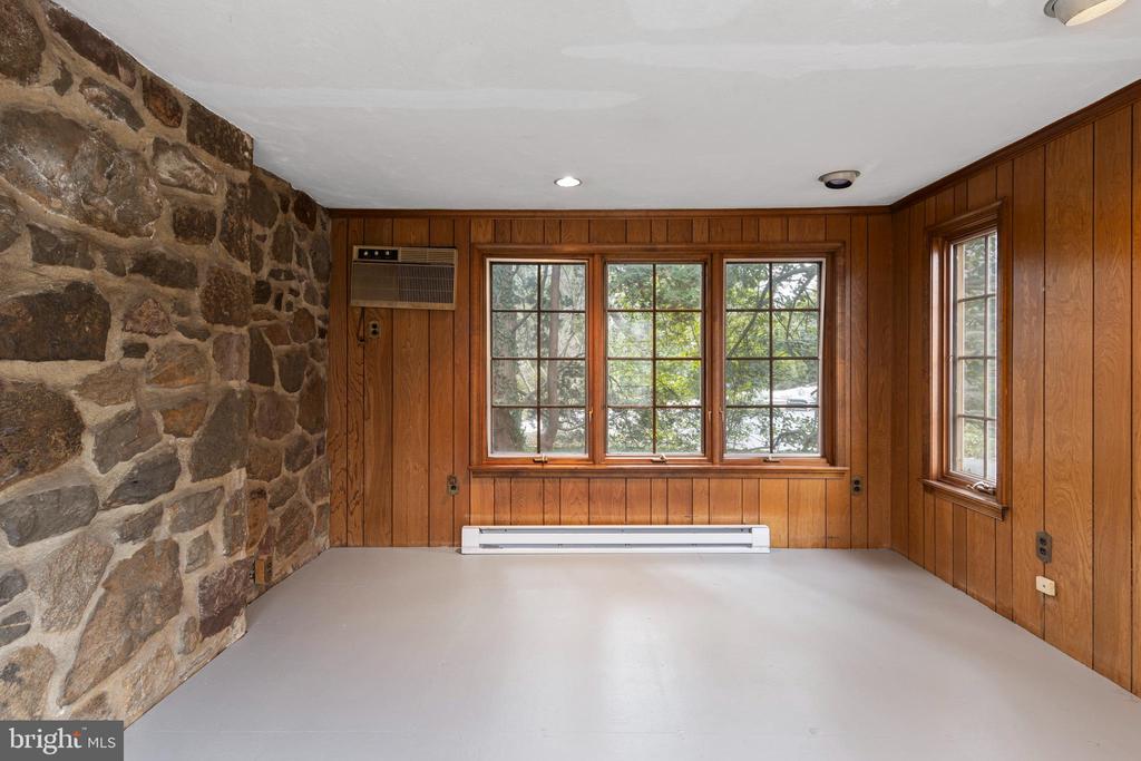428 REDLEAF ROAD