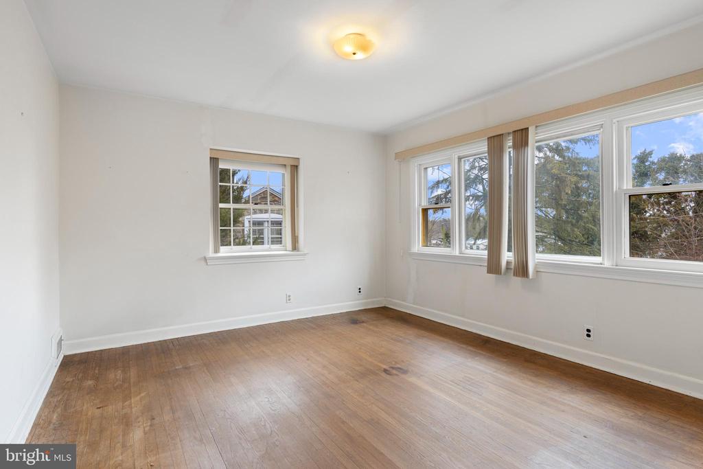 428 REDLEAF ROAD
