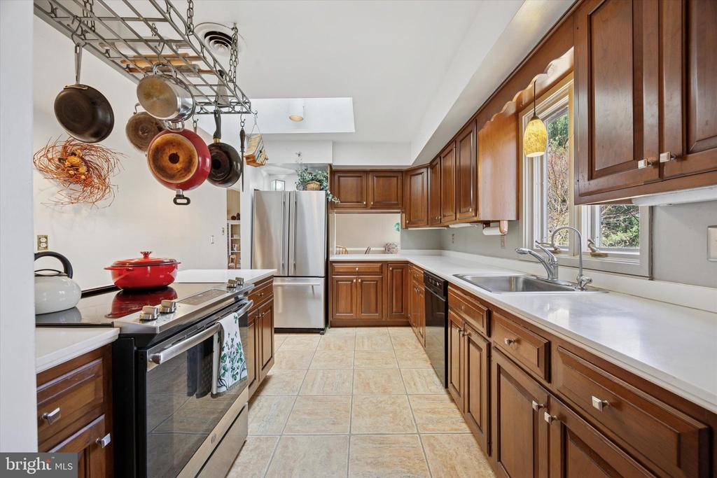 1111 HAGUES MILL ROAD