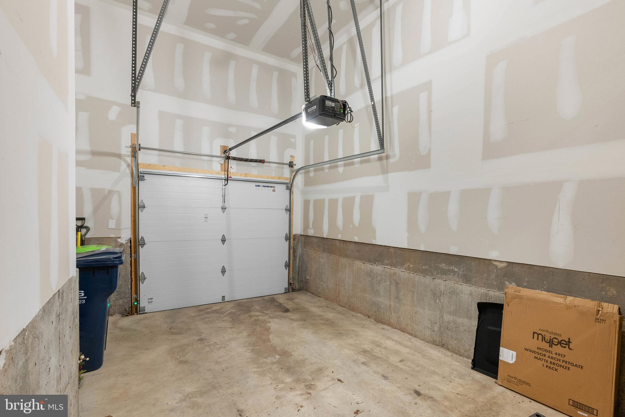 704 BREWSTER ALLEY