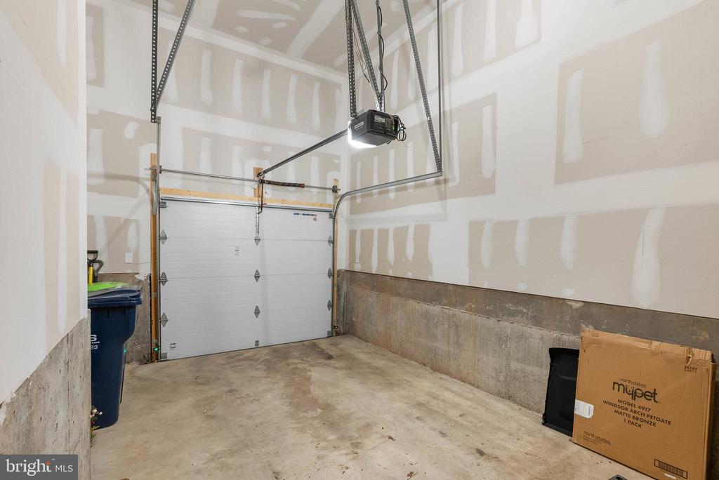 704 BREWSTER ALLEY