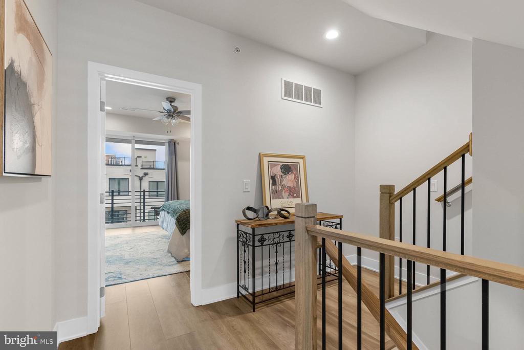 704 BREWSTER ALLEY