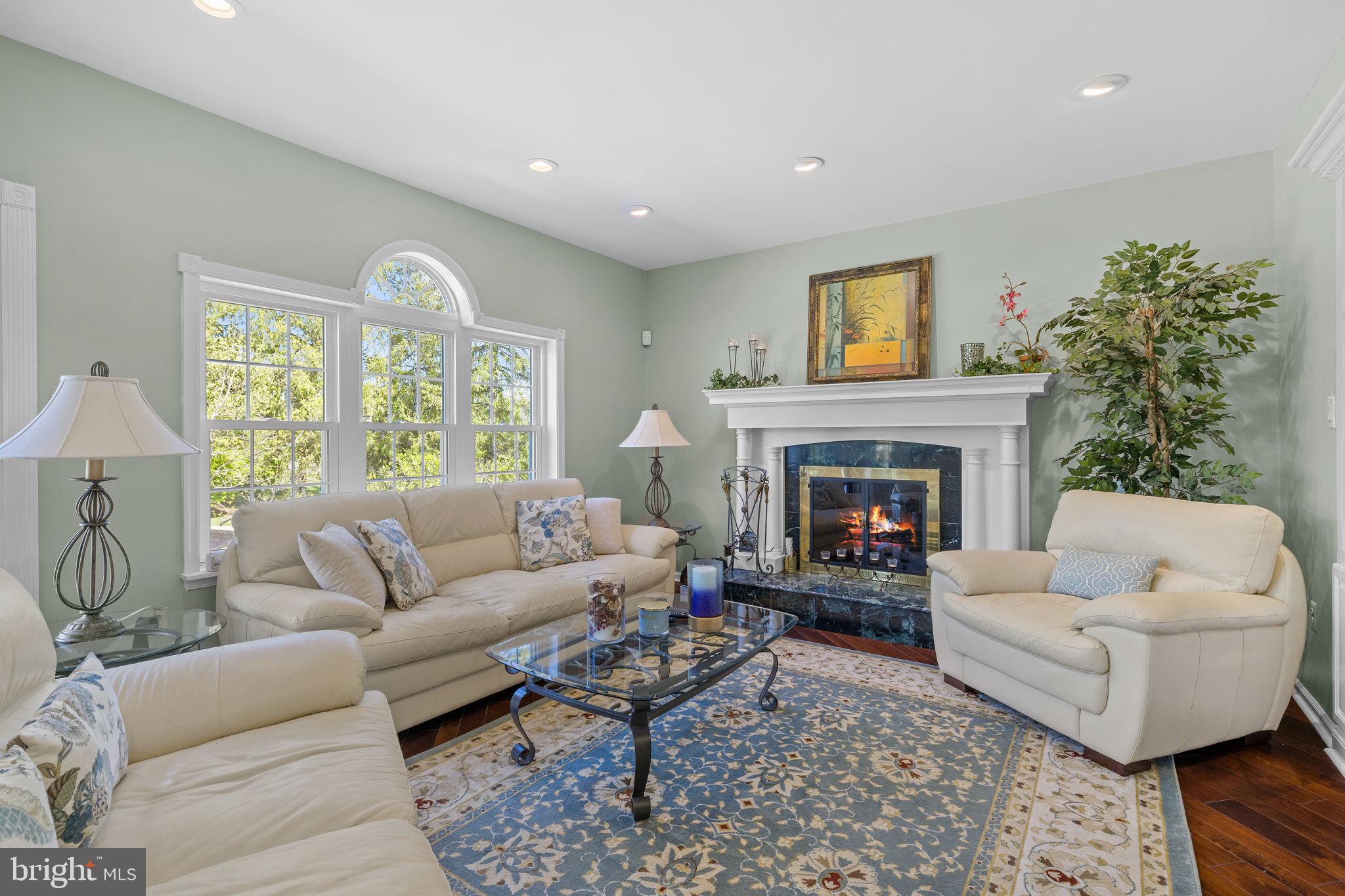 1721 THORNBURY LANE
