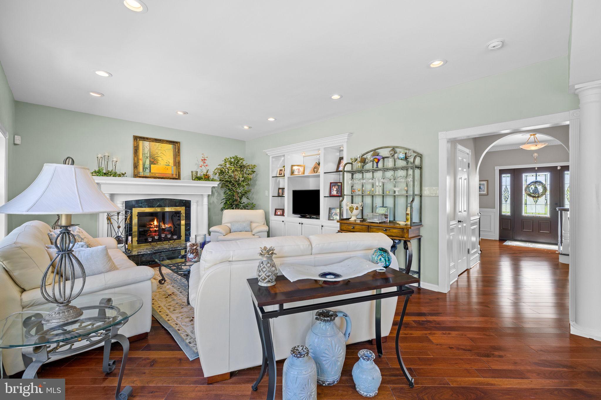 1721 THORNBURY LANE