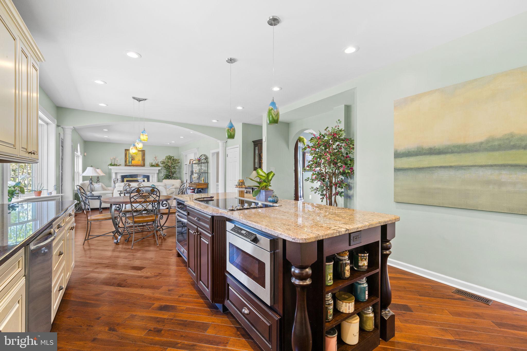 1721 THORNBURY LANE
