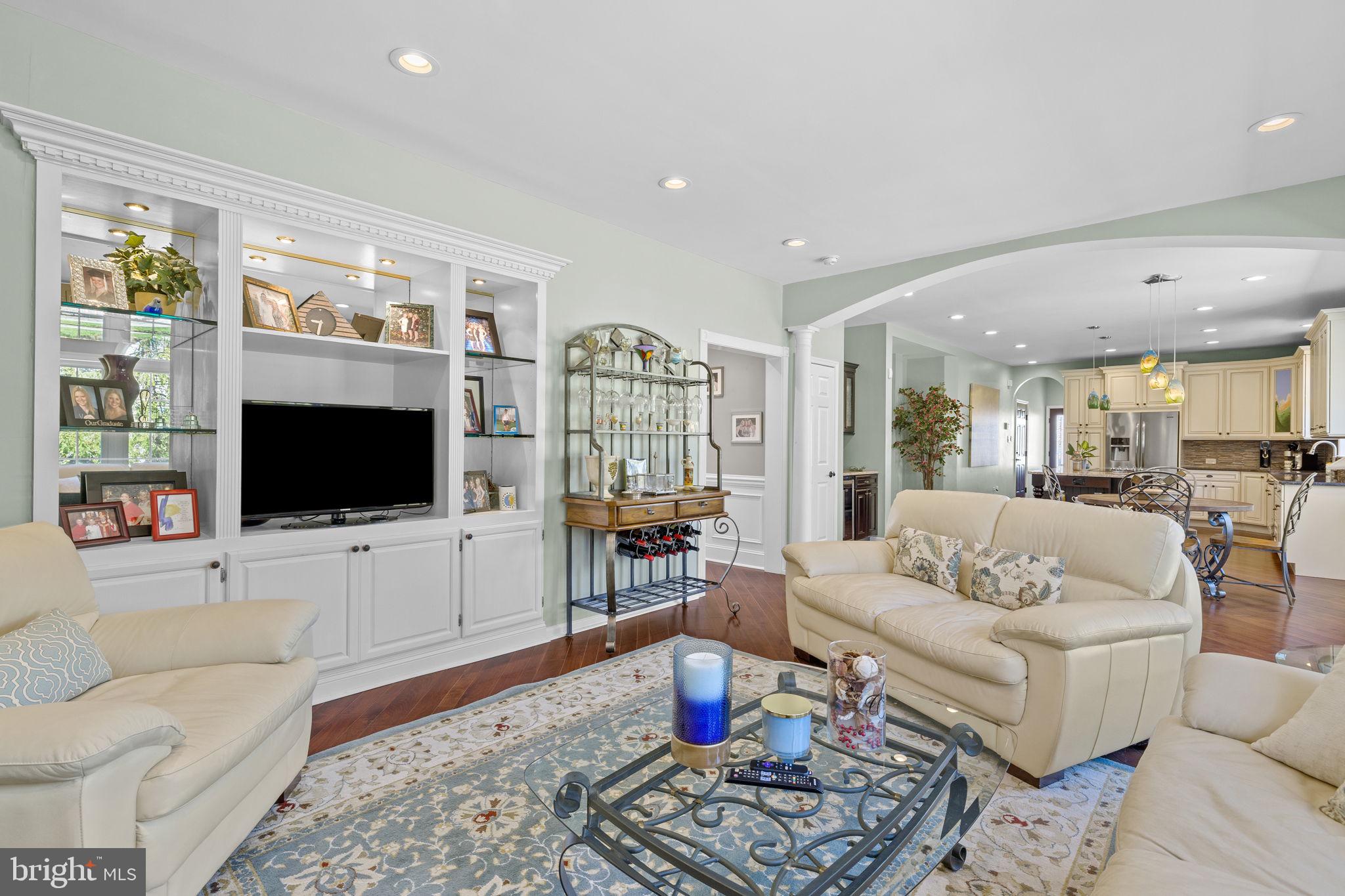 1721 THORNBURY LANE