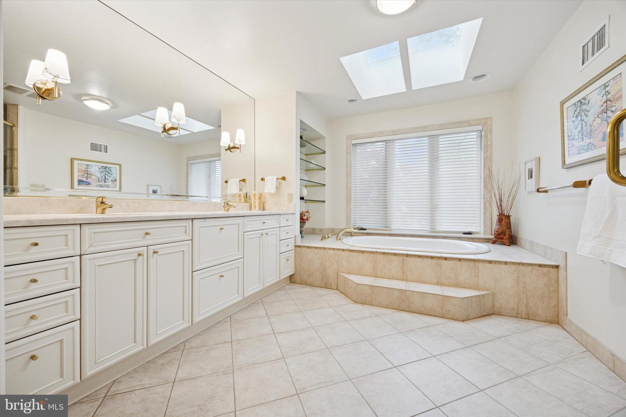 8 FETLOCK LANE