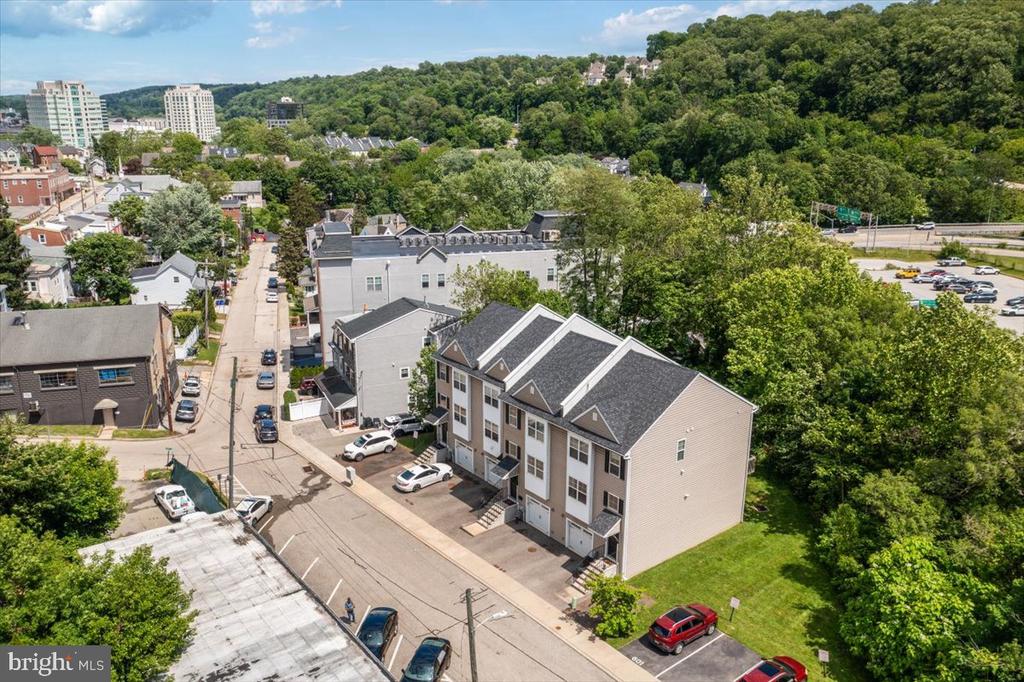 605 APPLE STREET
