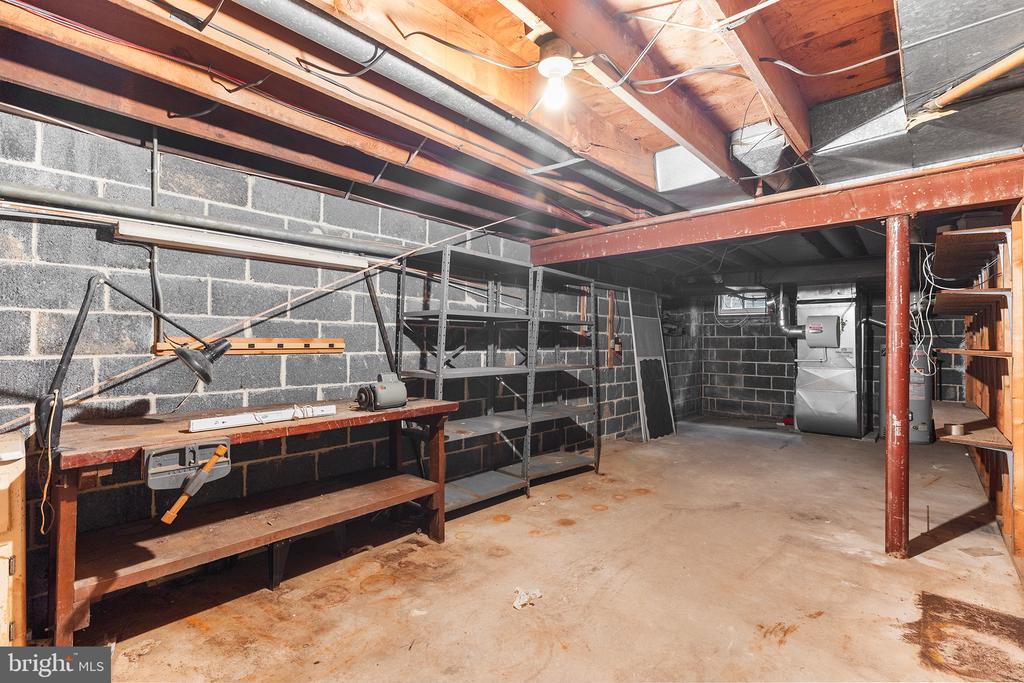 1322 CROSBY DRIVE
