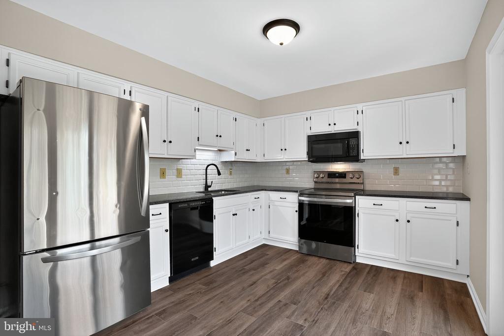 3929 SENECA COURT