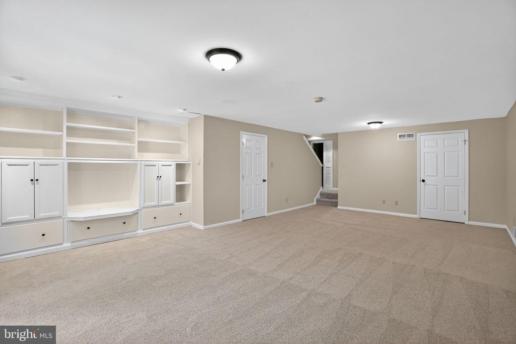 3929 SENECA COURT