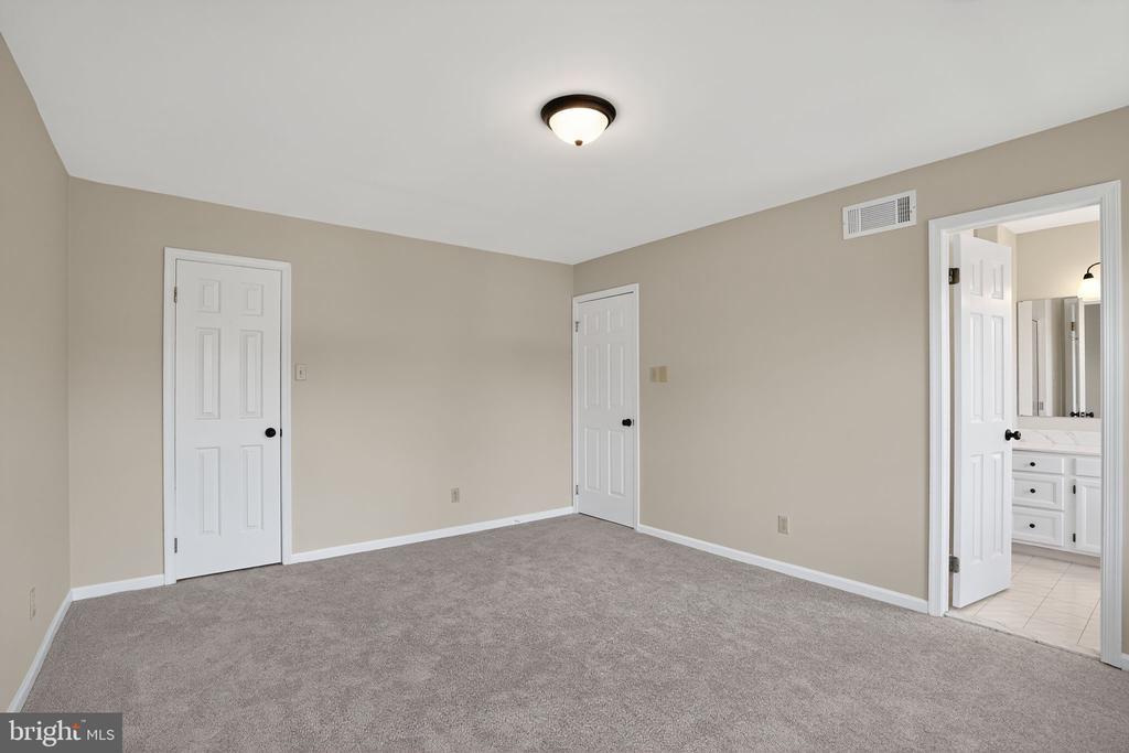 3929 SENECA COURT