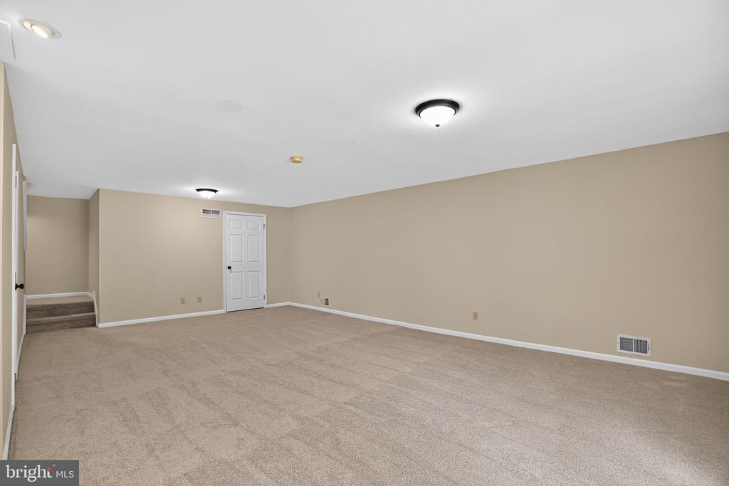 3929 SENECA COURT