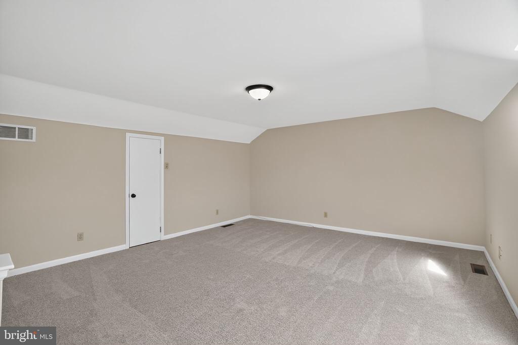 3929 SENECA COURT