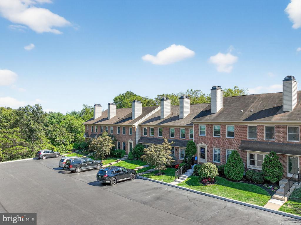 3929 SENECA COURT