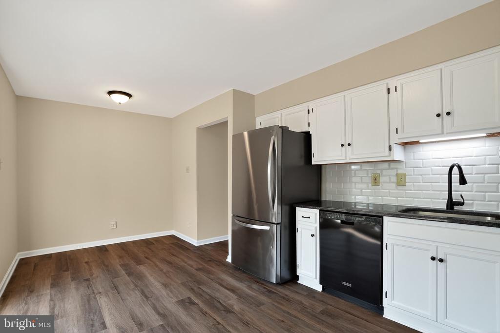 3929 SENECA COURT