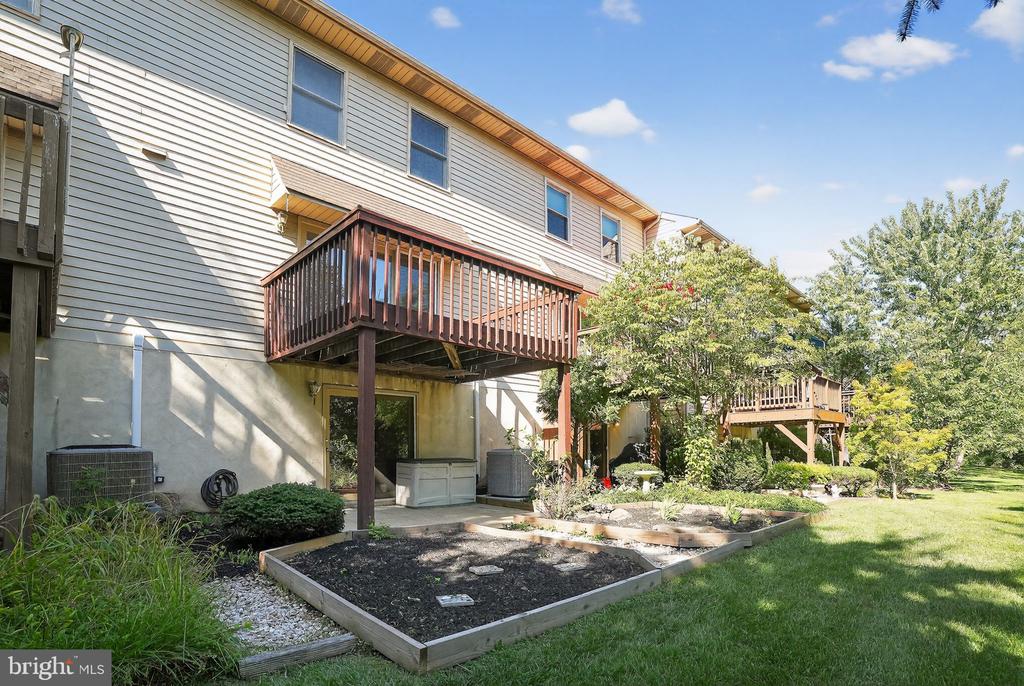 3929 SENECA COURT