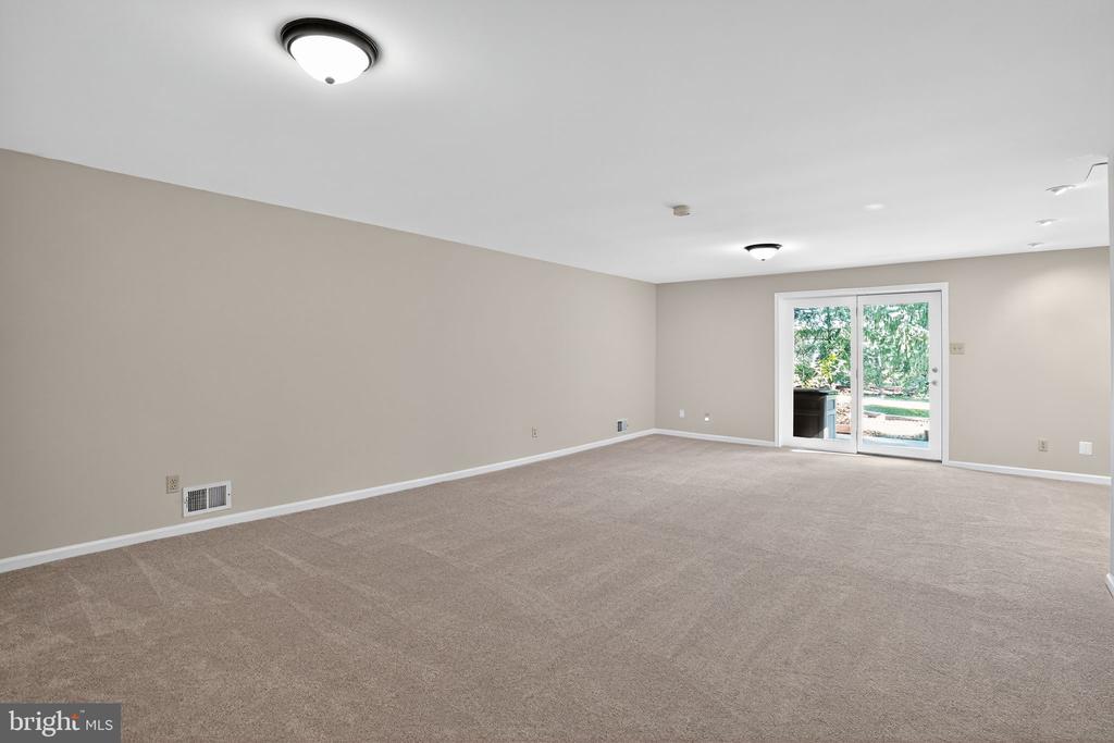 3929 SENECA COURT