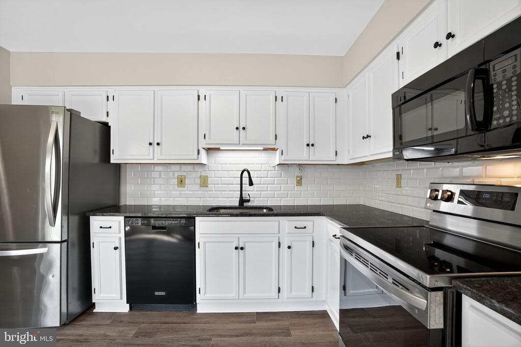 3929 SENECA COURT