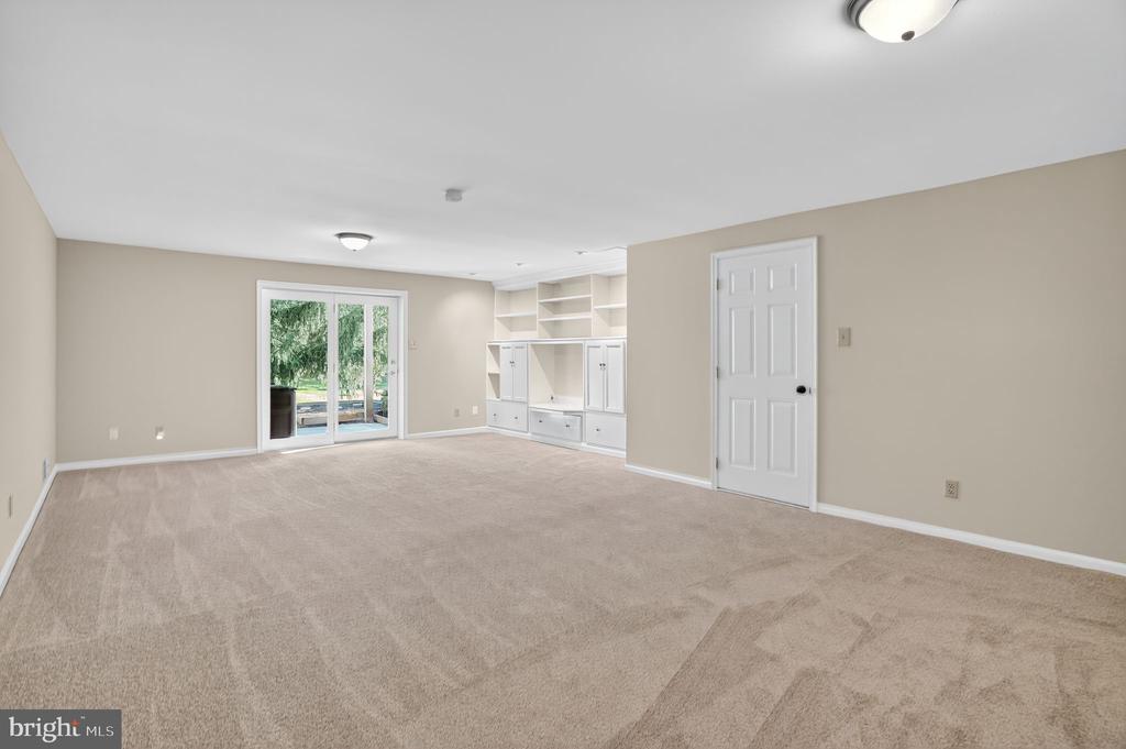 3929 SENECA COURT