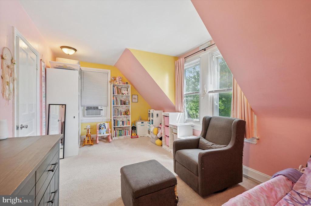 926 BRADFIELD ROAD