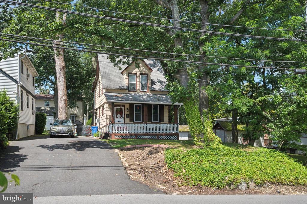 926 BRADFIELD ROAD