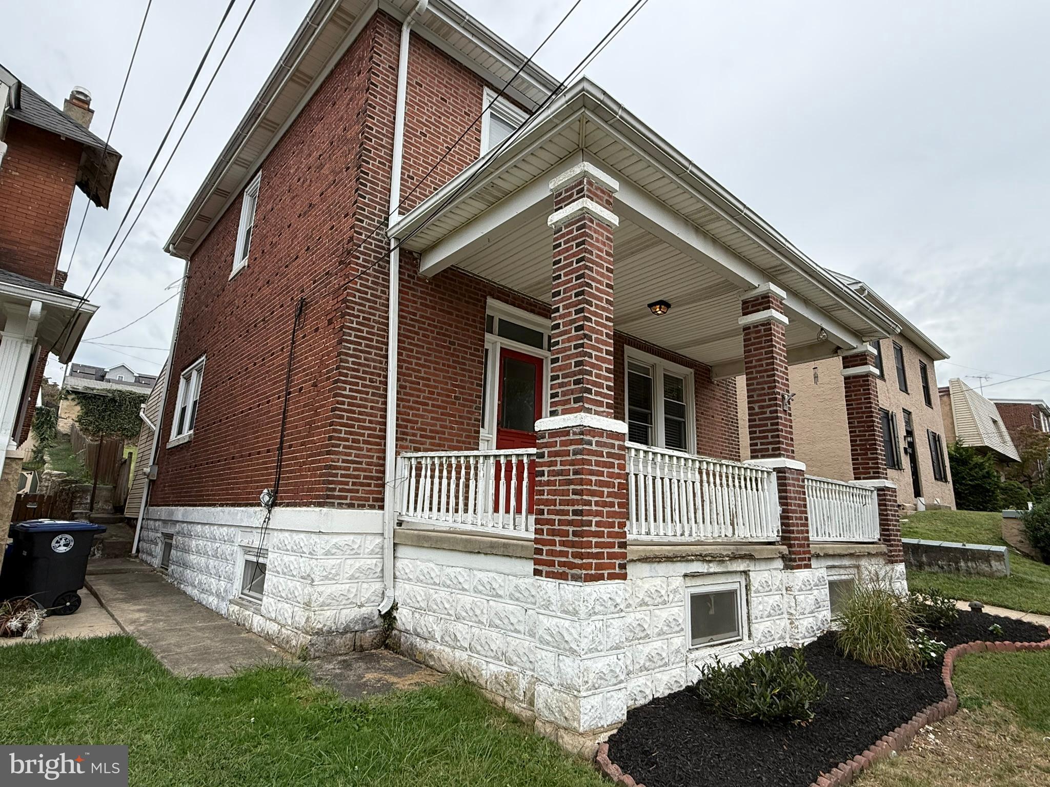 134 W 8TH AVENUE