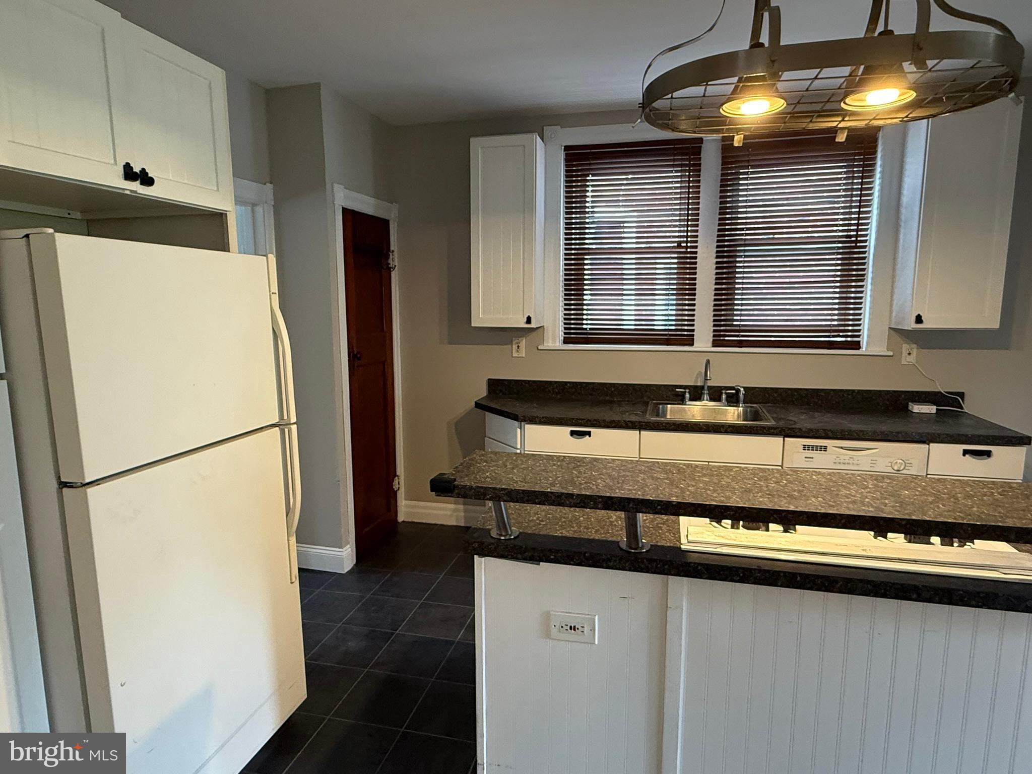 134 W 8TH AVENUE