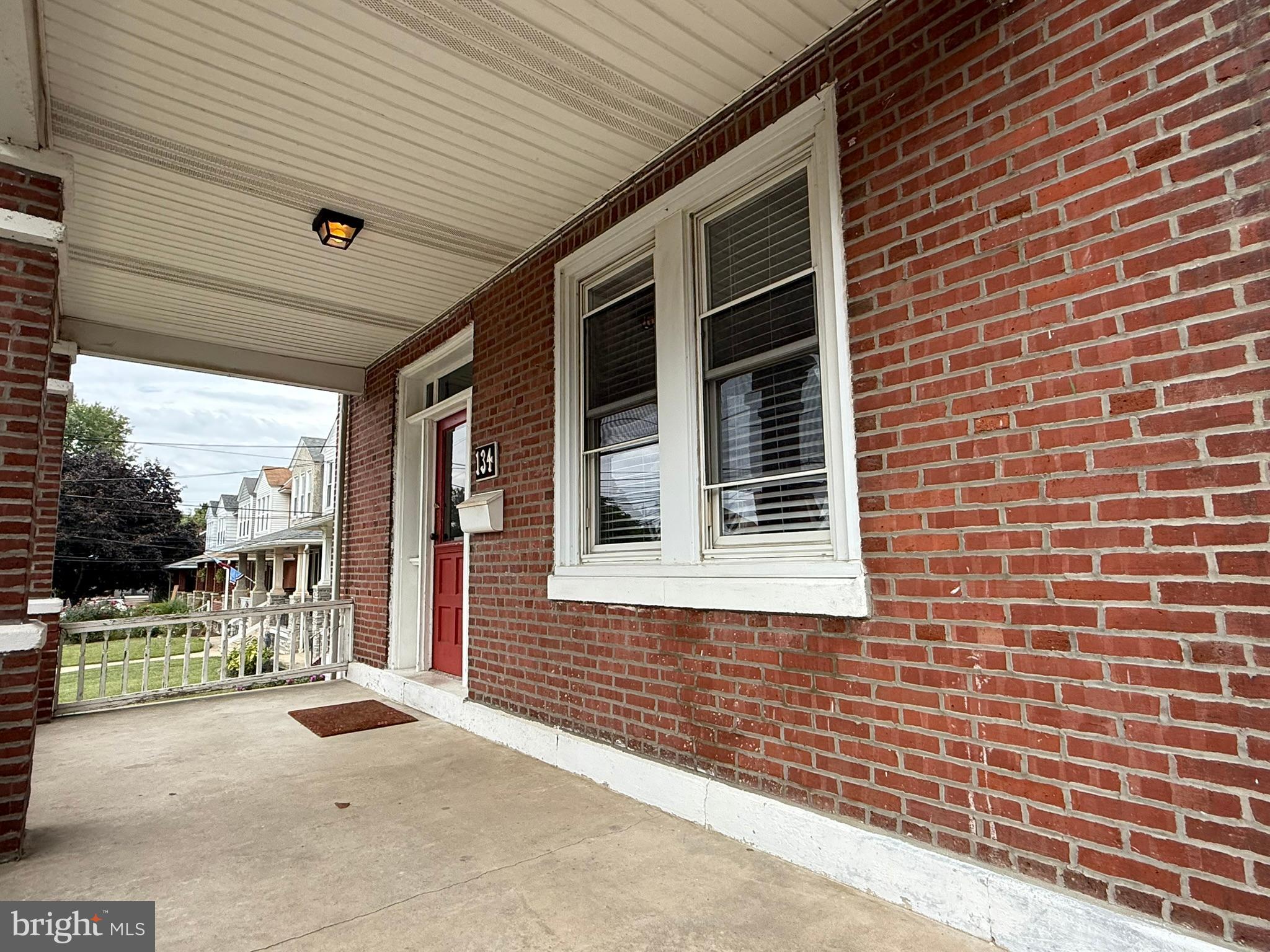 134 W 8TH AVENUE