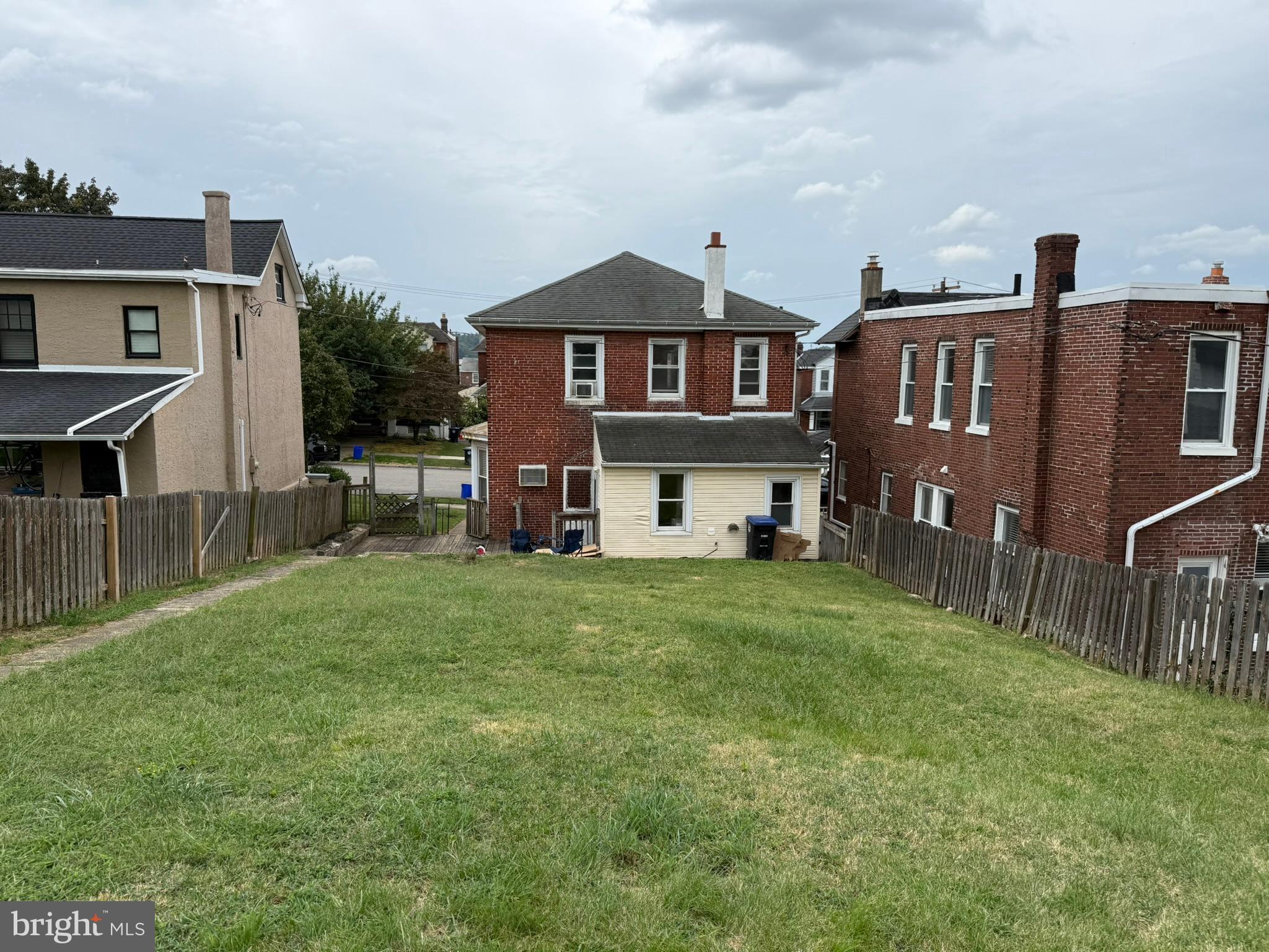 134 W 8TH AVENUE