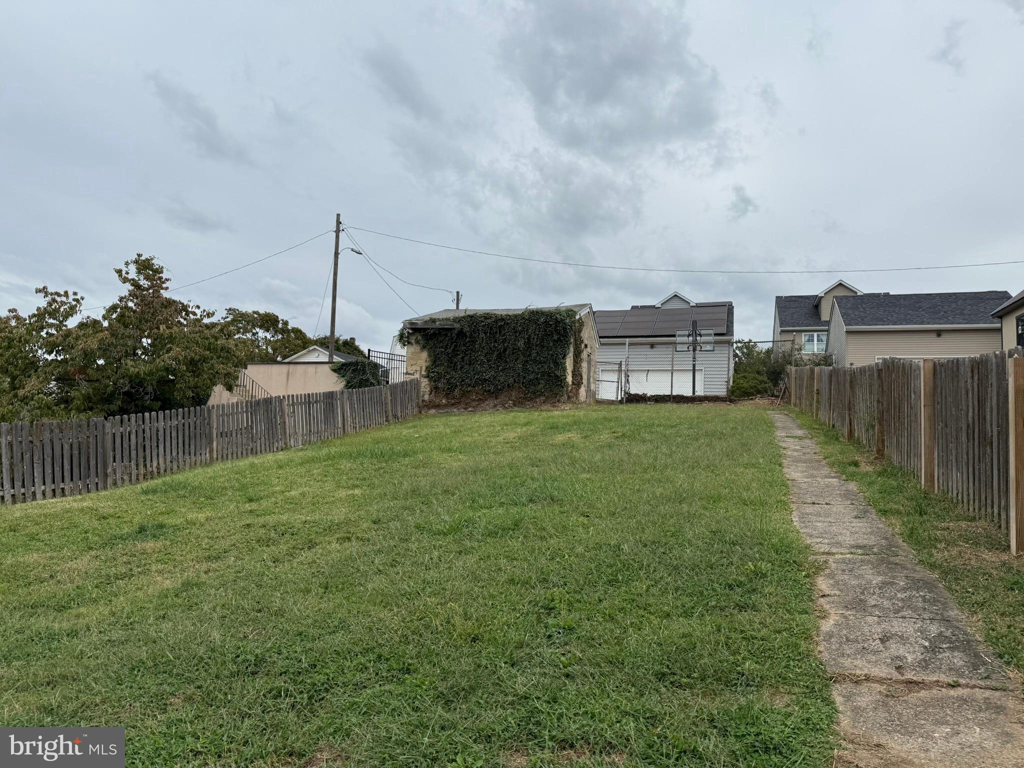 134 W 8TH AVENUE