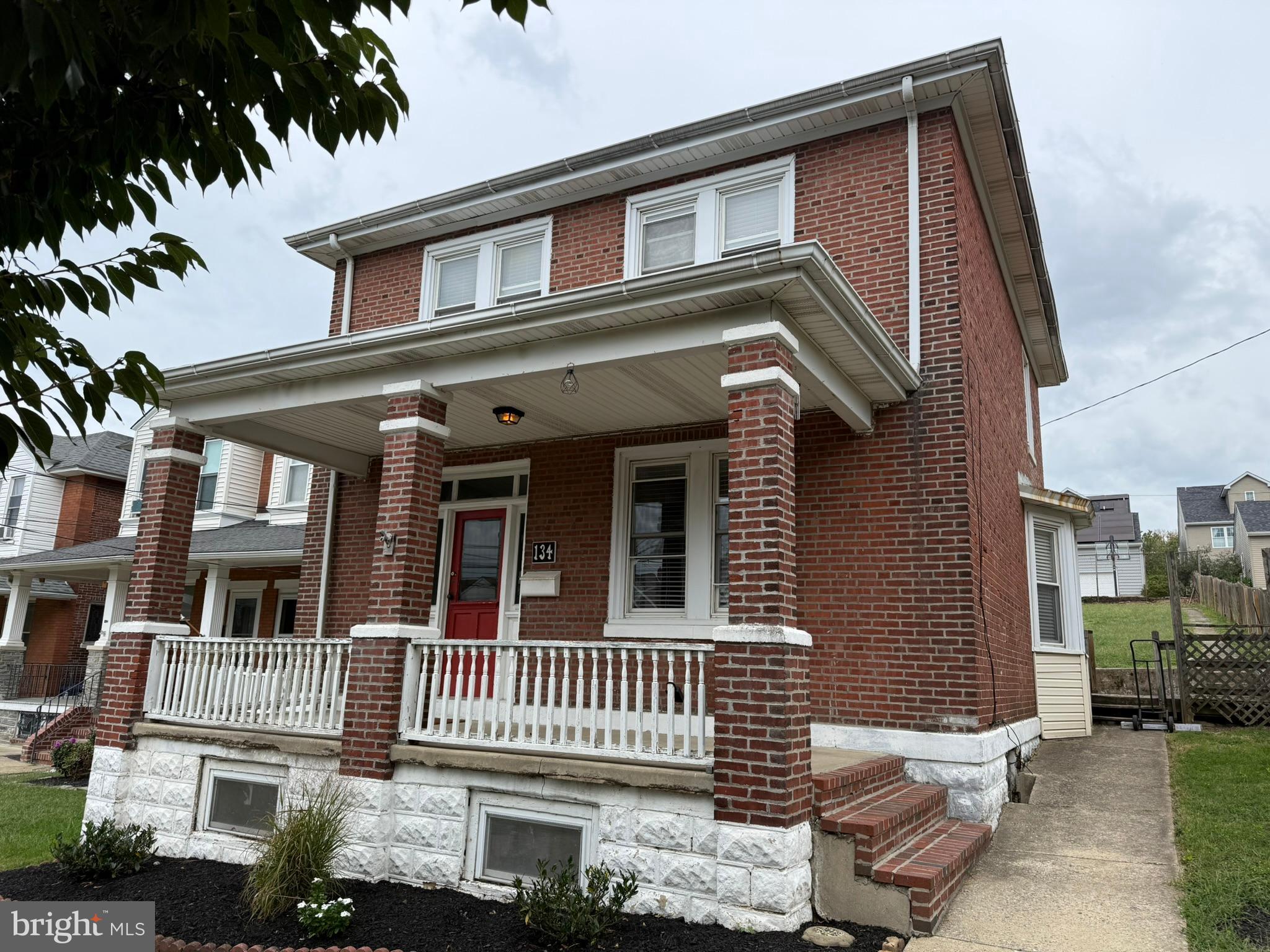 134 W 8TH AVENUE