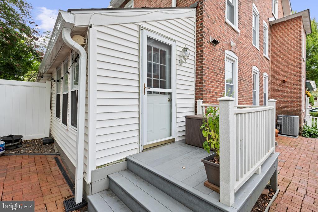 29 THOMAS AVENUE
