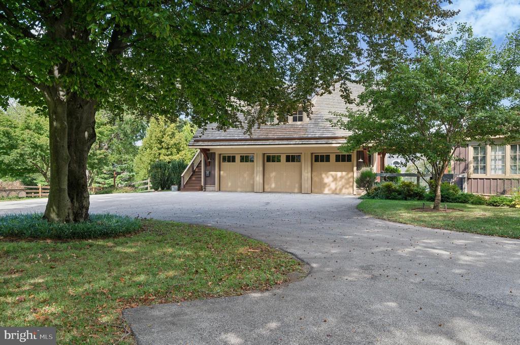 1125 GINKGO LANE 2