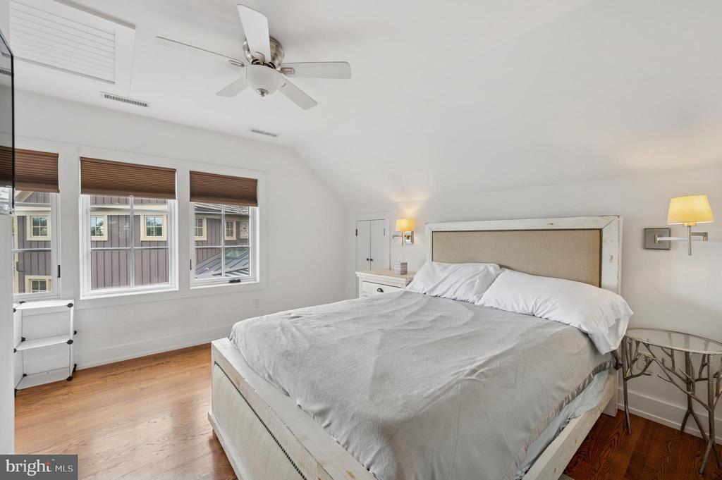 1125 GINKGO LANE 2
