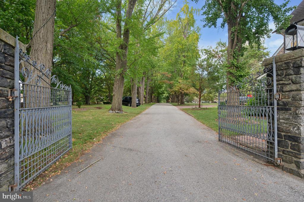 1125 GINKGO LANE 2