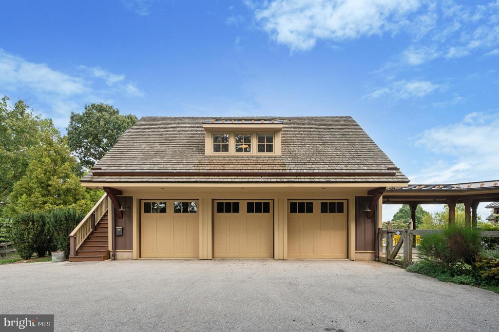 1125 GINKGO LANE 2