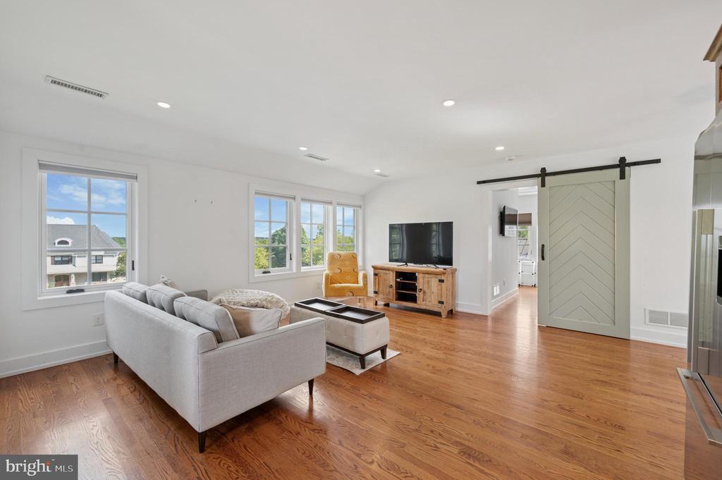 1125 GINKGO LANE 2