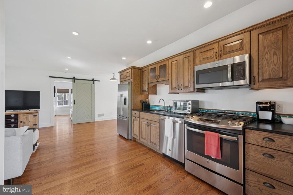1125 GINKGO LANE 2