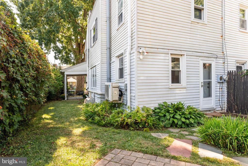 1455 BRADDOCK LANE