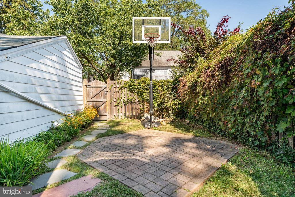 1455 BRADDOCK LANE