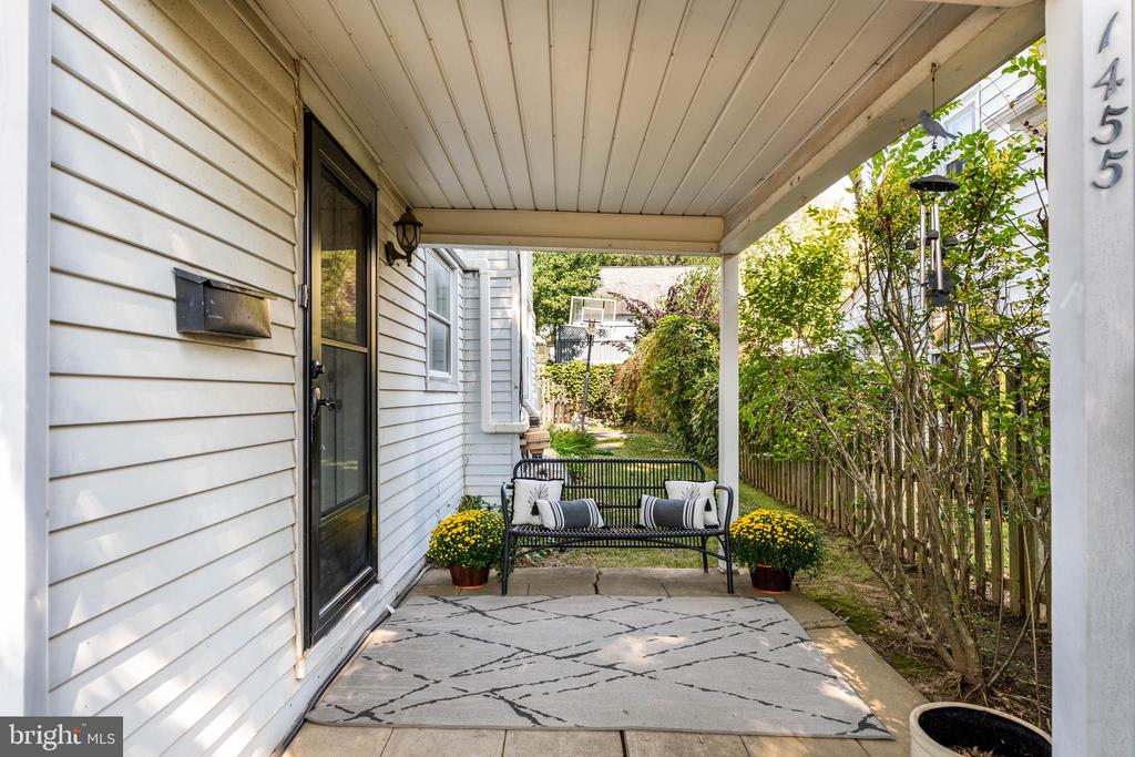 1455 BRADDOCK LANE