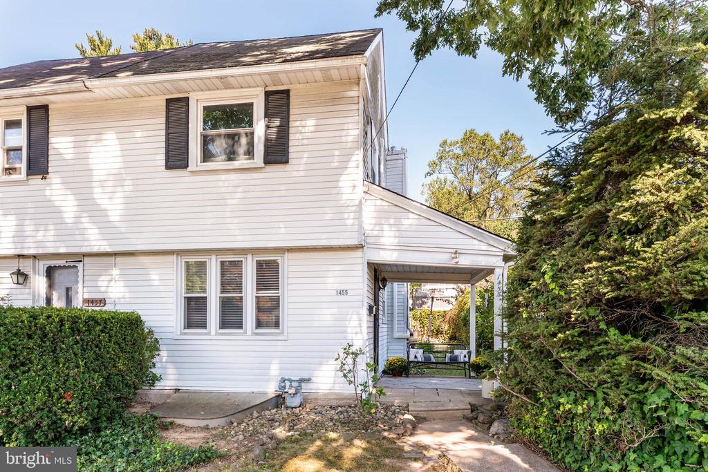 1455 BRADDOCK LANE